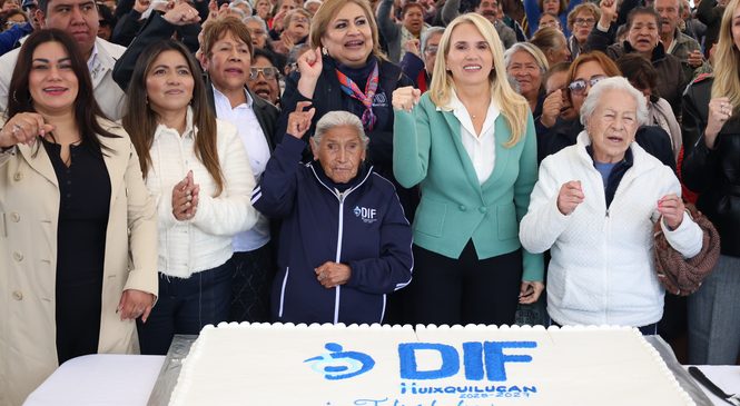 FESTEJA HUIXQUILUCAN A ABUELITOS CON MÚSICA, BAILE Y REGALOS
