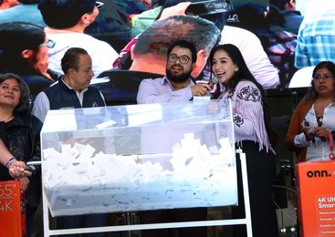 RECONOCE GOBIERNO DE NAUCALPAN A PADRES RESPONSABLES CON LA RIFA DE DOS AUTOMÓVILES Y UNA CAMIONETA