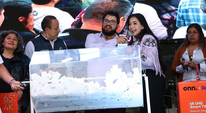 RECONOCE GOBIERNO DE NAUCALPAN A PADRES RESPONSABLES CON LA RIFA DE DOS AUTOMÓVILES Y UNA CAMIONETA
