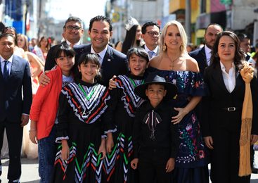 PRESIDEN ROMINA CONTRERAS Y ENRIQUE VARGAS TRADICIONAL DESFILE CÍVICO POR EL 216 ANIVERSARIO DE LA INDEPENDENCIA DE MÉXICO