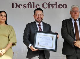 ENCABEZA DANIEL SERRANO DESFILE CÍVICO POR EL 216 ANIVERSARIO DEL INICIO DE LA INDEPENDENCIA DE MÉXICO