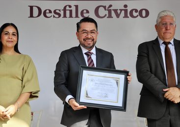 ENCABEZA DANIEL SERRANO DESFILE CÍVICO POR EL 216 ANIVERSARIO DEL INICIO DE LA INDEPENDENCIA DE MÉXICO