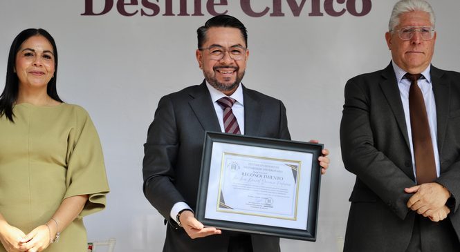 ENCABEZA DANIEL SERRANO DESFILE CÍVICO POR EL 216 ANIVERSARIO DEL INICIO DE LA INDEPENDENCIA DE MÉXICO