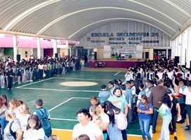 EL GOBIERNO DE RACIEL PÉREZ ENTREGA 15 COMPUTADORAS A SECUNDARIA DE TLALNEPANTLA