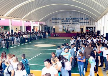 EL GOBIERNO DE RACIEL PÉREZ ENTREGA 15 COMPUTADORAS A SECUNDARIA DE TLALNEPANTLA