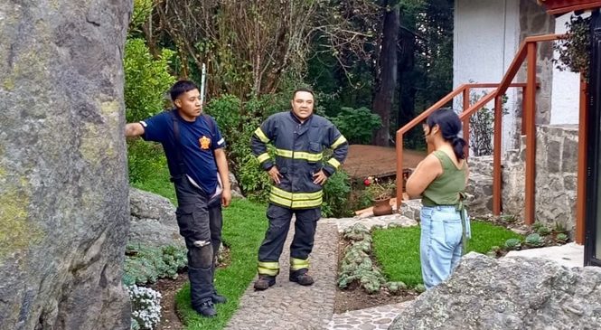 RESCATAN A MUJER EXTRAVIADA EN ZONA BOSCOSA DE VILLA ALPINA