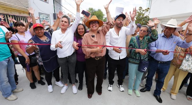 AZUCENA CISNEROS RECONSTRUYE VIALIDAD NO INTERVENIDA 40 AÑOS