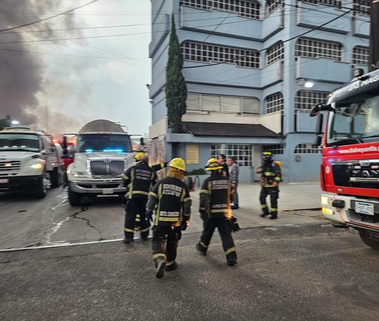 INCENDIO EN EMPRESA QUIMITEC DEJA CUATRO HERIDOS EN TLALNEPANTLA