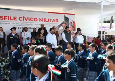 ENCABEZA ISAAC MONTOYA EL TRADICIONAL DESFILE CÍVICO MILITAR EN NAUCALPAN