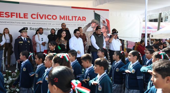 ENCABEZA ISAAC MONTOYA EL TRADICIONAL DESFILE CÍVICO MILITAR EN NAUCALPAN
