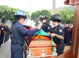 DESPIDEN EN TLALNEPANTLA A BOMBERO QUE MURIÓ EN CUMPLIMIENTO DE SU DEBER