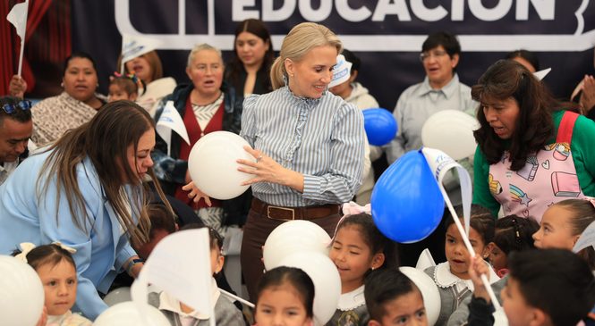 REHABILITA HUIXQUILUCAN ESCUELA DE LA CAÑADA E INSTALA JUEGOS INFANTILES
